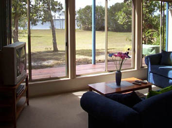 Lodge Steamer at Waterfront Retreat at Wattle Point, Gippsland Lakes Accommodation